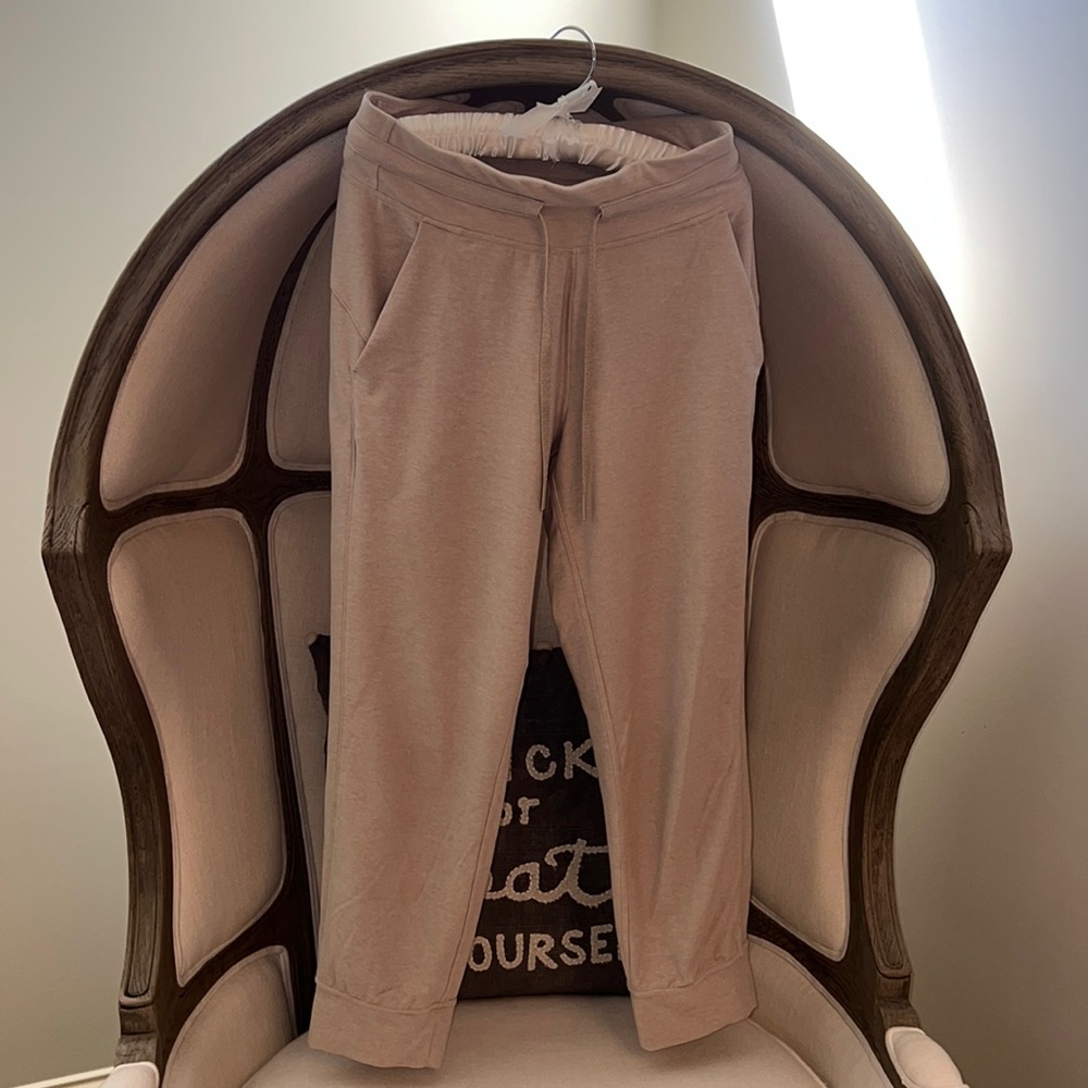 Lululemon Tan Jogger Leggings